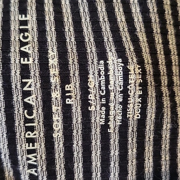 AMERICAN EAGLE OUTFITTERS small black & white striped peplum tank top - Picture 3 of 5